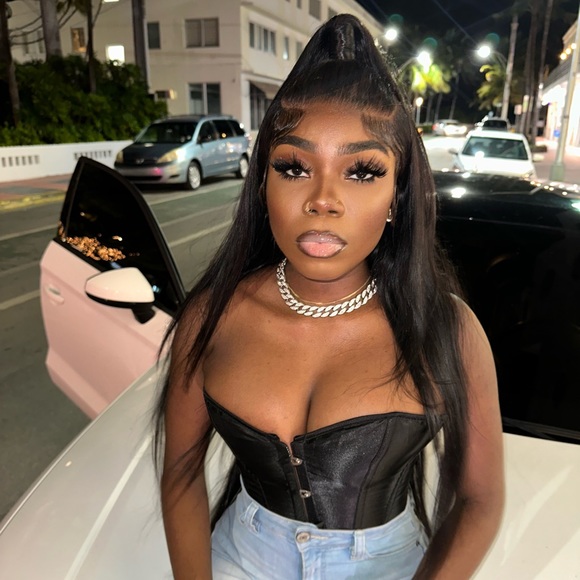 Meet your Posher, Sabrina - Picture 1 of 1